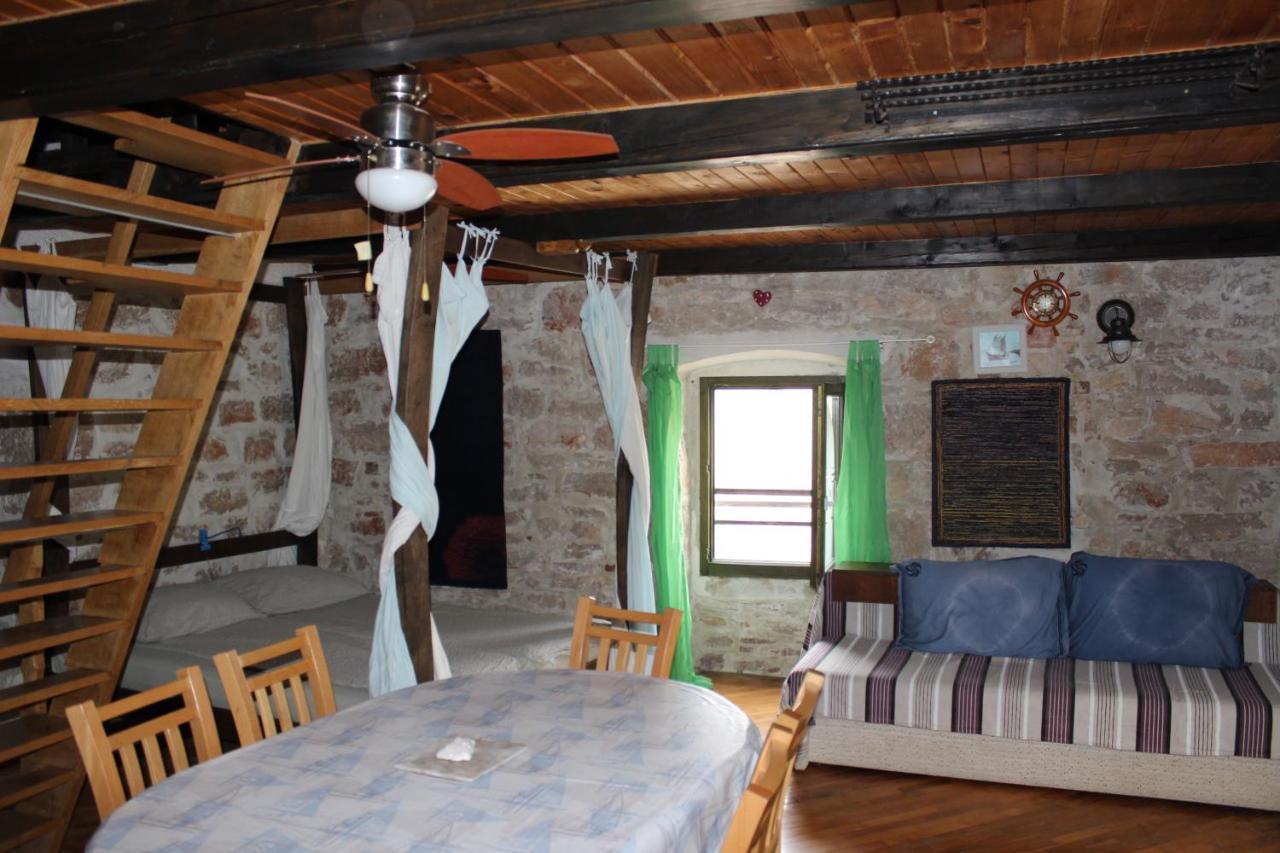 Apartments Voltera Parking Space Near The House Betina  Εξωτερικό φωτογραφία